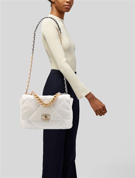 chanel 19 flap bag cream